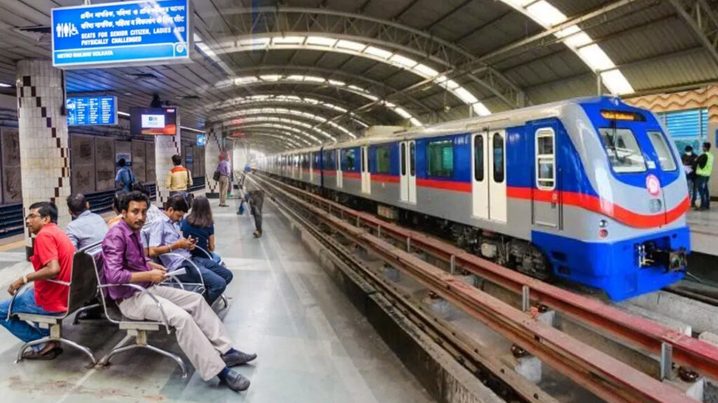 যাত্রী চাপে বদল মেট্রোর সময়সূচিতে, সোমবার থেকে ইয়েলো লাইনে চলবে আরও বেশি ট্রেন