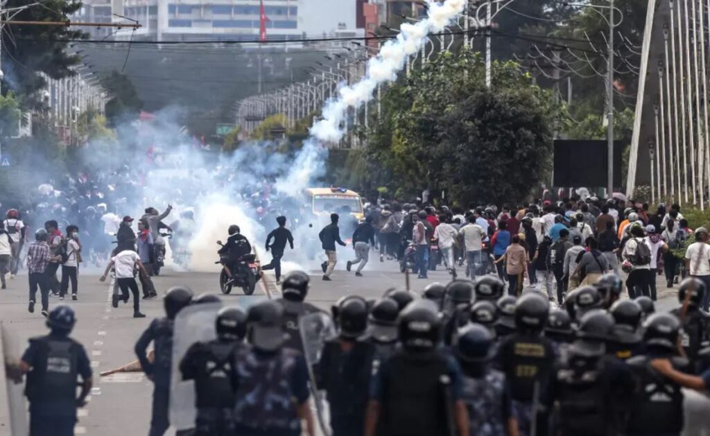 ফের অশান্ত নেপাল, Gen Z আন্দোলনে ১২ জেলায় কার্ফু জারি