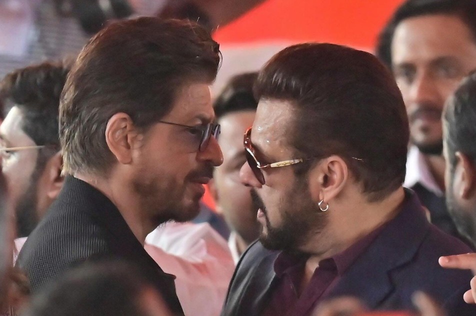 ‘ও ও জানে জানার’ তালে শাহরুখ–সালমানের জমজমাট নাচ, ভাইরাল স্টার জুটির রিইউনিয়ন ভিডিও