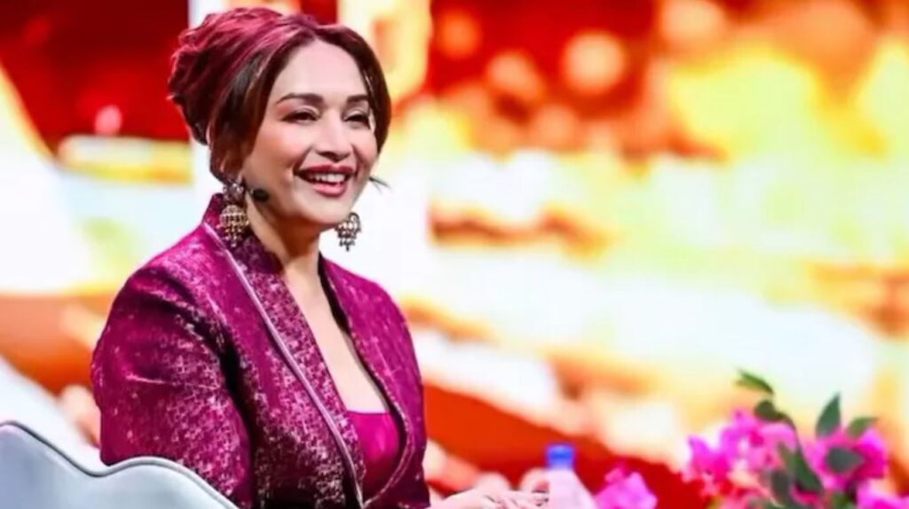 Madhuri Dixit: মঞ্চে এলেন মাধুরী, তারপরেই ক্ষুব্ধ দর্শক থেকে নেটিজেনরা! কী এমন ঘটল?