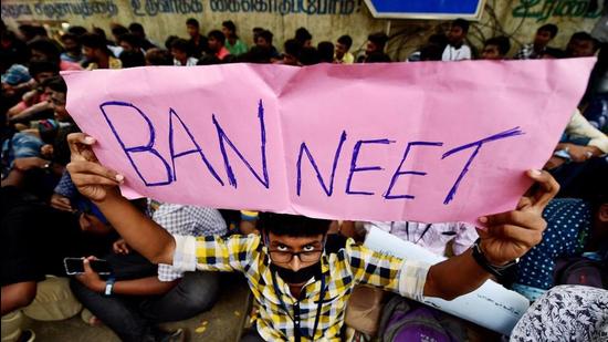 NEET: ডাক্তারি ভর্তির বিল আটকে রেখেছেন রাষ্ট্রপতি, সুপ্রিম কোর্টে তামিলনাড়ু সরকার