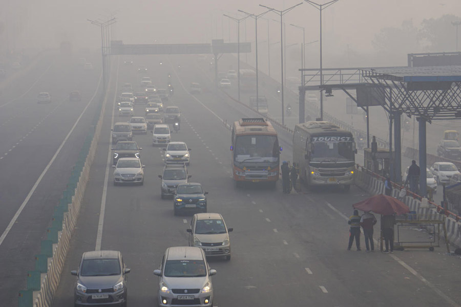 কুয়াশাচ্ছন্ন সকাল,  বঙ্গে বাড়বে শীতের আমেজ?