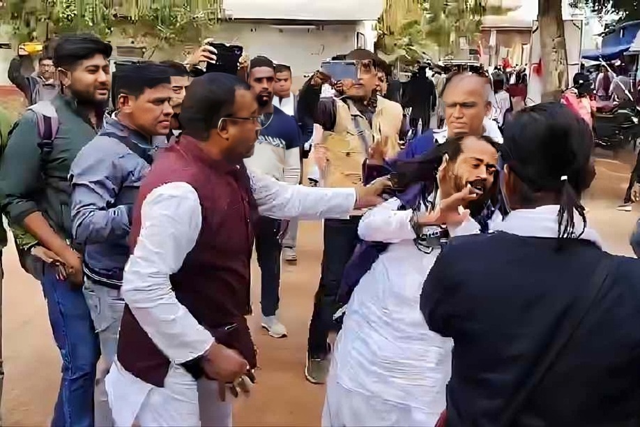 ঠাকুরবাড়িতে সংঘর্ষে ধৃত ১: পুলিশি পদক্ষেপে খুশি মমতাবালা, বাকি ১২ জনের গ্রেপ্তারের দাবি