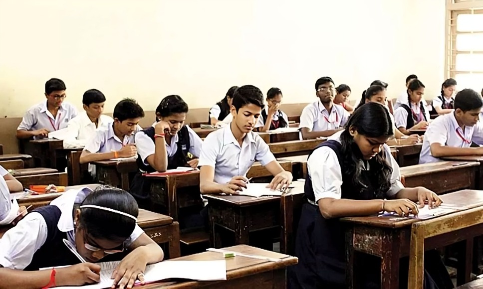 উচ্চ মাধ্যমিক পরীক্ষায় বড়সড় রদবদল! এবার থেকে বাড়তি ১০ মিনিটের সুবিধা পাবে পরীক্ষার্থীরা
