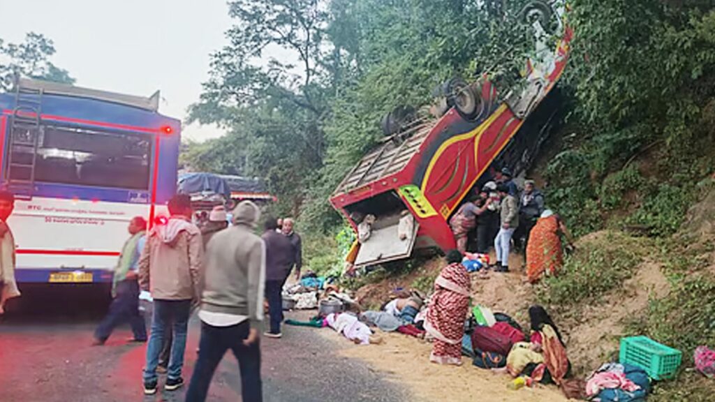 অন্ধ্রপ্রদেশের চিন্টুরে খাদে পড়ল বাস, মৃত অন্তত ৯