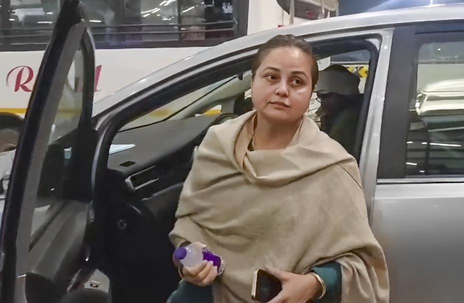 বাড়ি ছাড়ার পর এবার দলত্যাগ! নাম-না করে নীতীশের কাছে কী প্রার্থনা লালু-কন্যা রোহিণীর