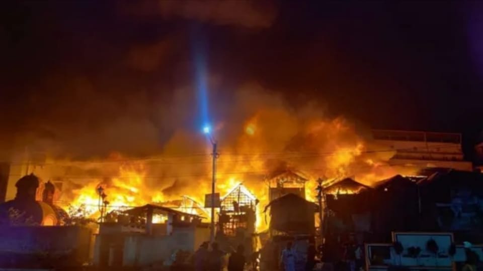 শহরে অগ্নিকাণ্ড, পুড়ে ছাই বাঘাযতীনের রামগড় বাজারের কমপক্ষে ৪০টি দোকান