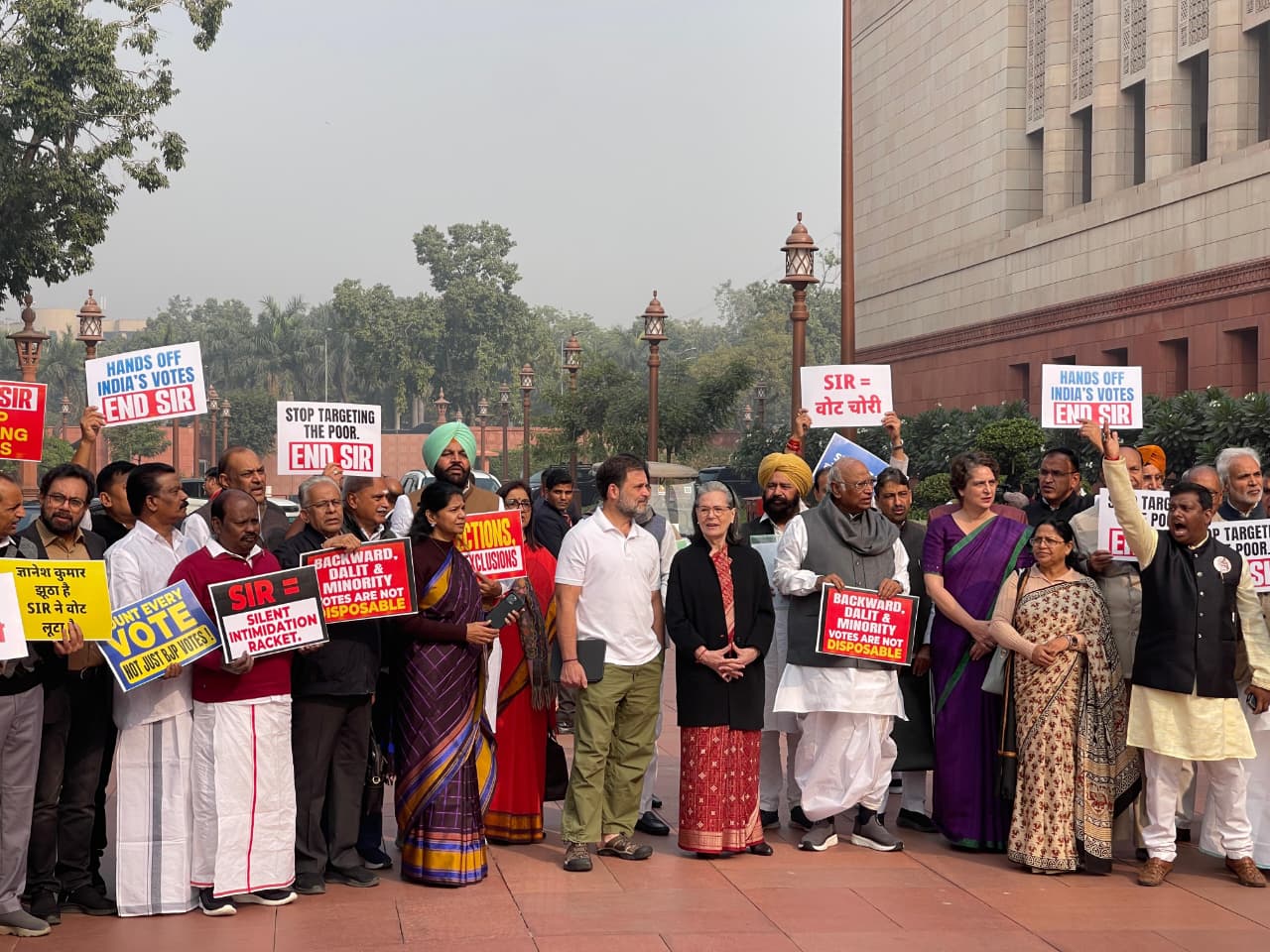তৃণমূল সহ বিরোধীদের চাপের জের, অবশেষে সংসদে SIR নিয়ে আলোচনায় রাজি কেন্দ্রীয় সরকার
