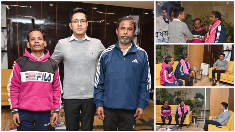 বাংলায় কথা বলায় মহারাষ্ট্রে গ্রেপ্তার, তৃণমূলের উদ্যোগে মুক্ত দুই পরিযায়ী শ্রমিকের সঙ্গে অভিষেকের সাক্ষাৎ