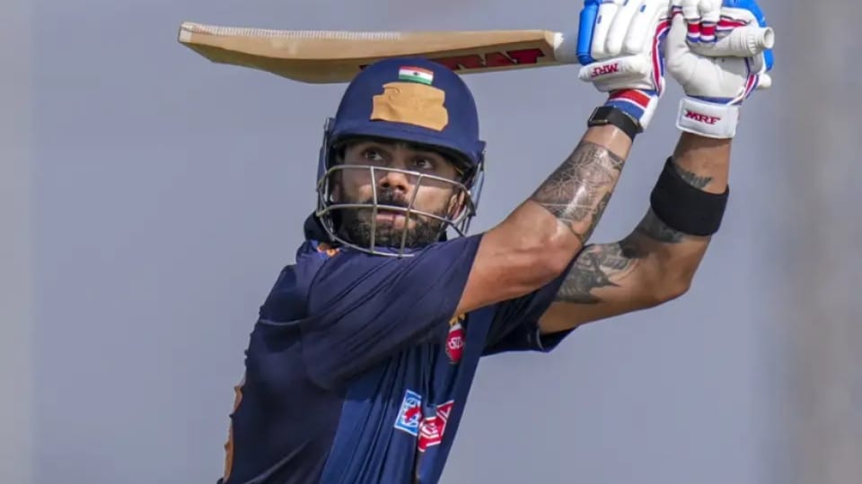 ফের বিজয় হাজারেতে কিং শো! দিল্লির জার্সিতে তৃতীয় ম্যাচ খেলবেন বিরাট