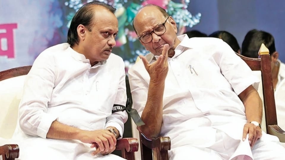 ভাইপোর মানভঞ্জন! অজিত-শরদ এক জোট, মহারাষ্ট্রে সমীকরণ বদলের ইঙ্গিত?