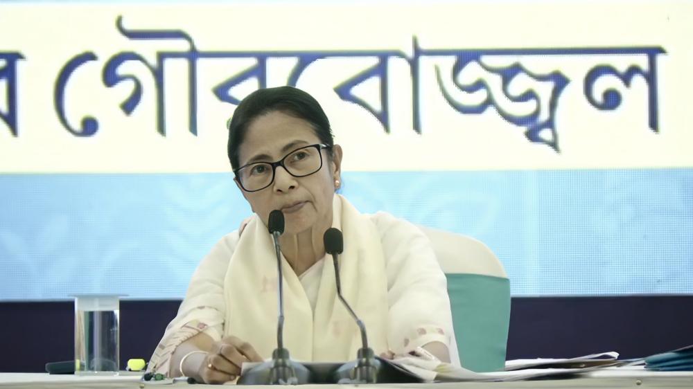 জেলায় জেলায় দিদির দূত, সরকারি প্রকল্পের নজরদারিতে ১৩ আমলাকে পাঠাচ্ছেন মমতা