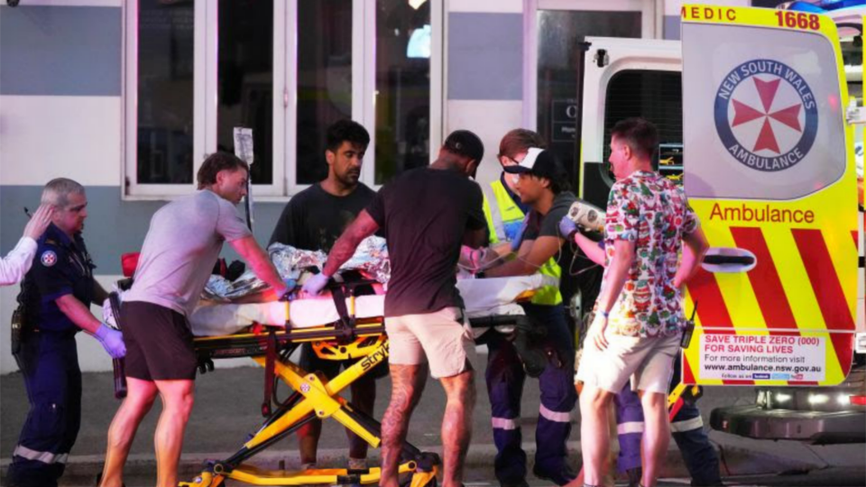 সিডনিতে ইহুদিদের উৎসবে বন্দুকবাজের হামলা, মৃত অন্তত দশ