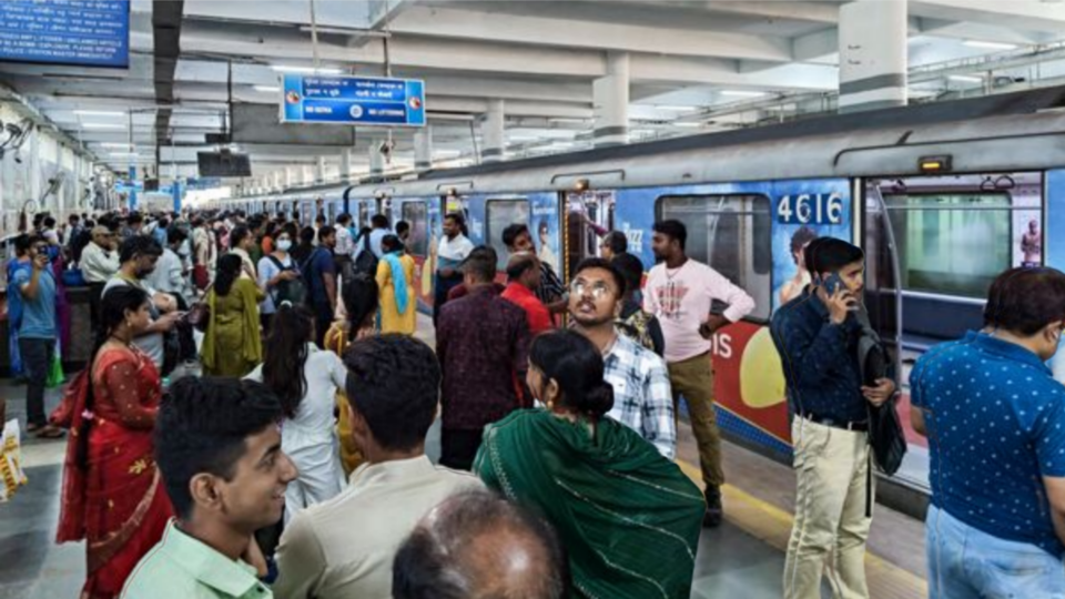 অফিস টাইমে ফের মেট্রো বিভ্রাট কলকাতায়, বিপাকে যাত্রীরা