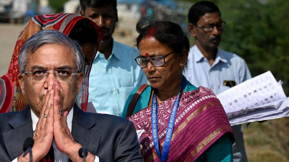 SIR in Bengal: শুনানি নিয়ে নয়া নির্দেশ, যাচাই প্রক্রিয়ার তদারকিতে কেন্দ্রীয় সরকারি আধিকারিকেরা