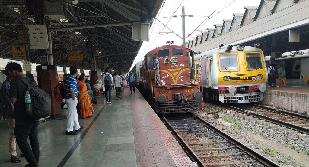 সপ্তাহান্তে রেলযাত্রীদের দুর্ভোগ! হাওড়া ডিভিশনে বাতিল ৩০টি লোকাল ট্রেন, দেখুন তালিকা