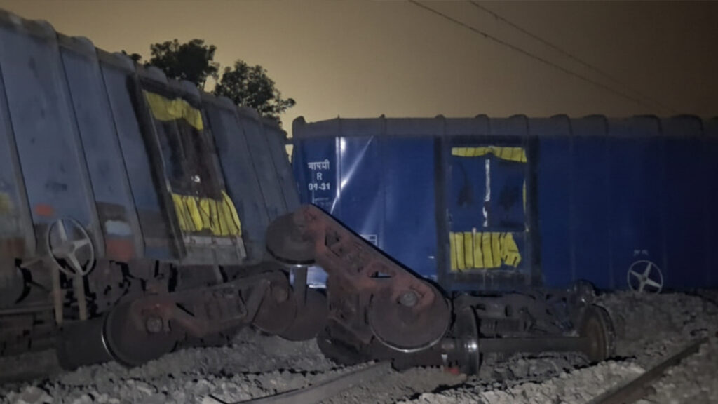 শনিবার গভীর রাতে সিমুলতলা স্টেশনের কাছে মর্মান্তিক রেল দুর্ঘটনা