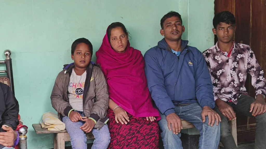 বাংলাদেশে পুশব্যাক থেকে আদালত, দীর্ঘ লড়াই শেষে অবশেষে ঘরে ফিরলেন সোনালি