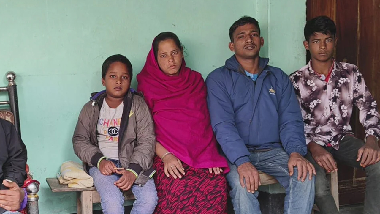 বাংলাদেশে পুশব্যাক থেকে আদালত, দীর্ঘ লড়াই শেষে অবশেষে ঘরে ফিরলেন সোনালি