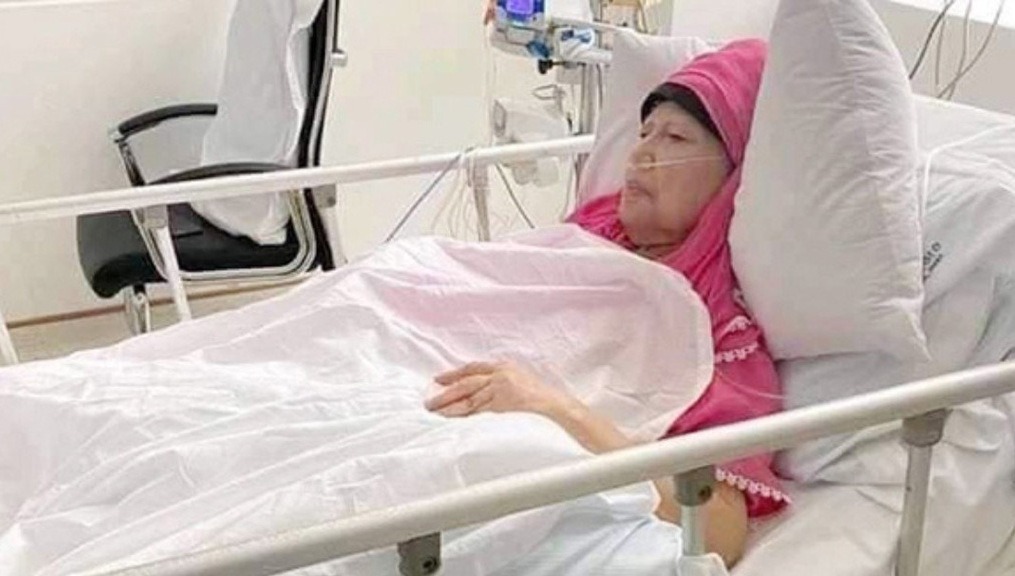 ব্যর্থ চীনা চিকিৎসকদের লড়াই! মুমূর্ষু খালেদা জিয়াকে লন্ডনে স্থানান্তরের সিদ্ধান্ত চূড়ান্ত