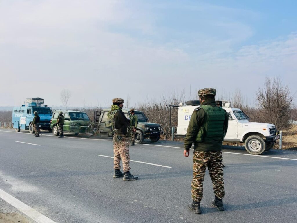 শীতের সুযোগে নাশকতার ছক? জম্মু জুড়ে অন্তত ৩০ পাক জঙ্গির খোঁজে শুরু অভিযান