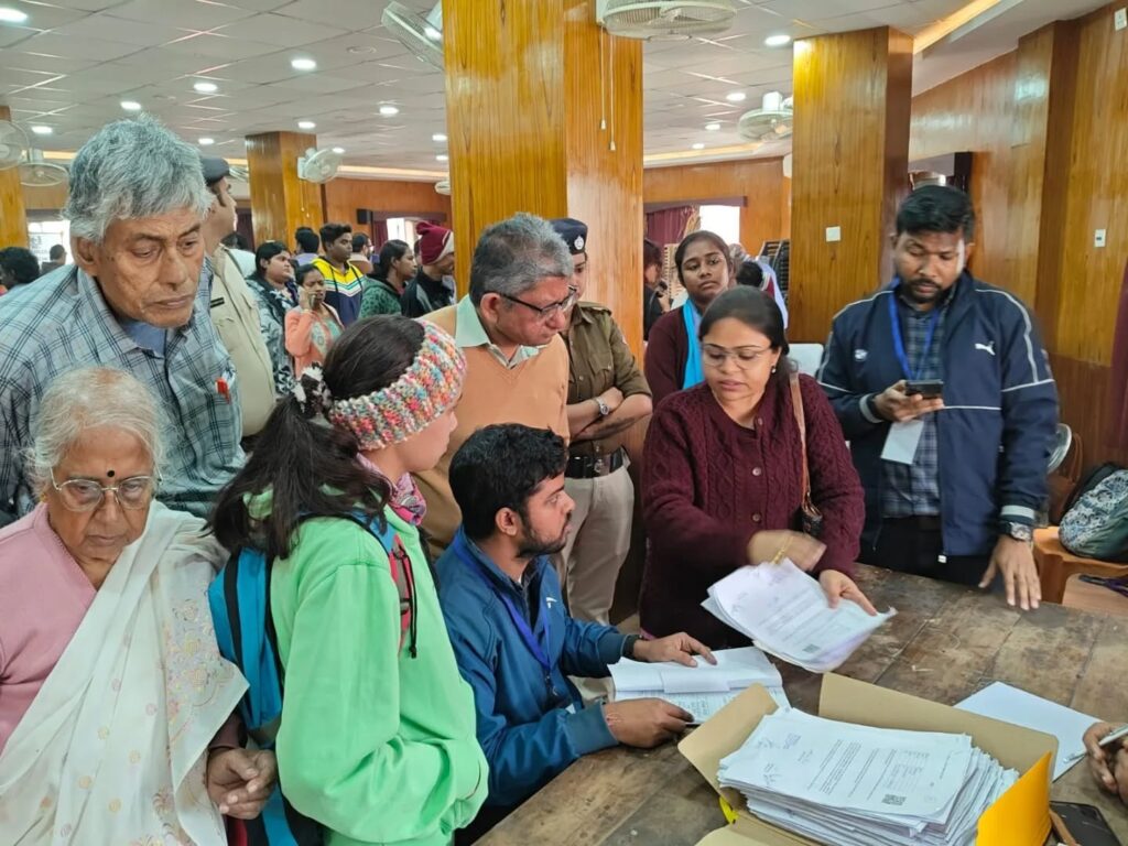 শুনানিকেন্দ্রে BLA-দের প্রবেশে নিষেধাজ্ঞা, জেলাশাসকদের নির্দেশ কমিশনের