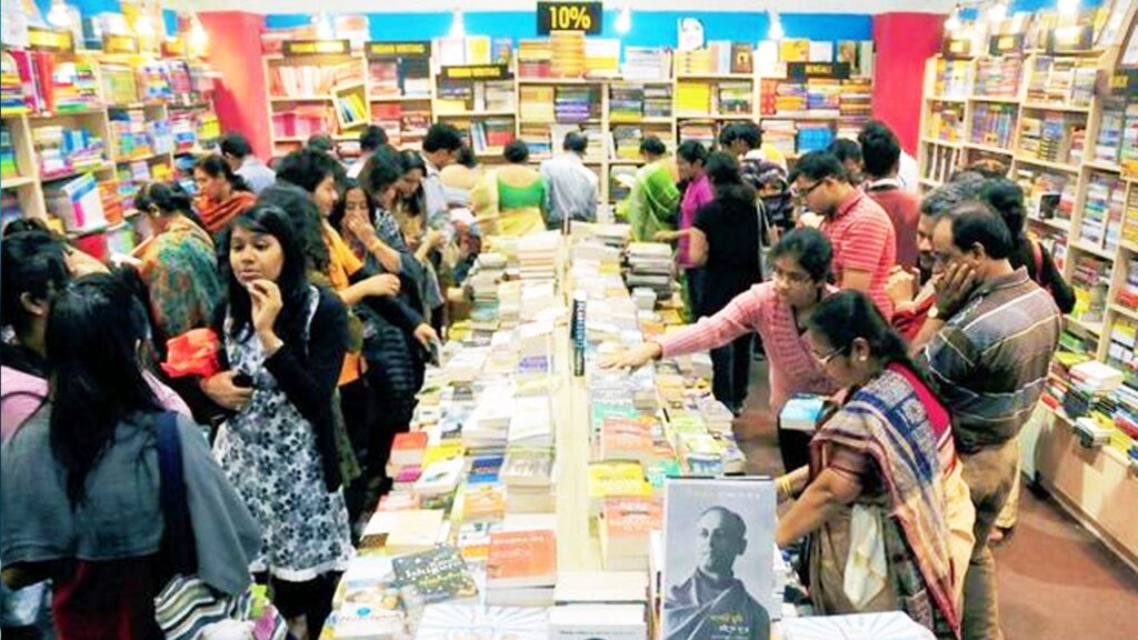 ‘বই পড়ে না কেউ’ ধারণার ইতি : শান্তিনিকেতনের পৌষমেলায় ৩৫ লক্ষ টাকার বই বিক্রি