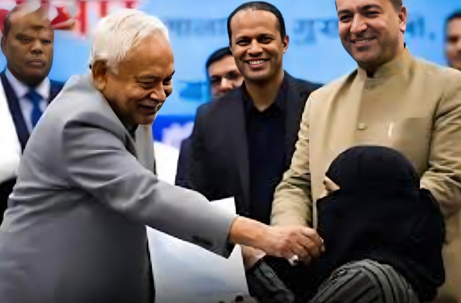 নিয়োগপত্র বিতরণের মঞ্চে হিজাব টেনে খুলে দেন নীতীশ, চাকরিতে যোগই দিলেন না মহিলা চিকিৎসক