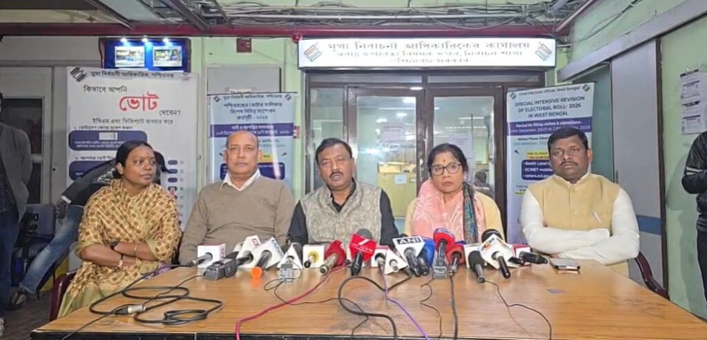 ভোটার তালিকা সংশোধনে প্রবীণদের চরম হয়রানি ও BLA-দের বাধা, কমিশনের দপ্তরে ক্ষোভ তৃণমূলের