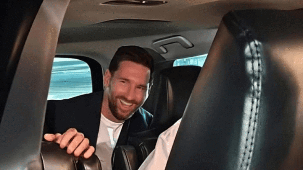 Lionel Messi : নিজের ৭০ ফুটের মূর্তি উদ্বোধন করলেন মেসি, সঙ্গে ছিলেন সুয়ারেজ