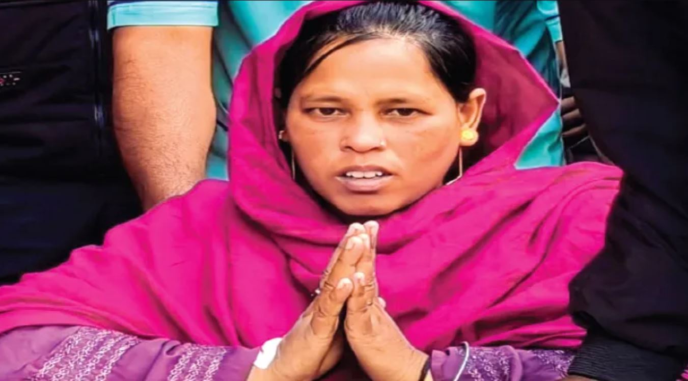 রয়েছে থাইরয়েড ও রক্তাল্পতার সমস্যা, ৬ মাস পর দেশে ফিরে কেমন আছেন সোনালি বিবি?