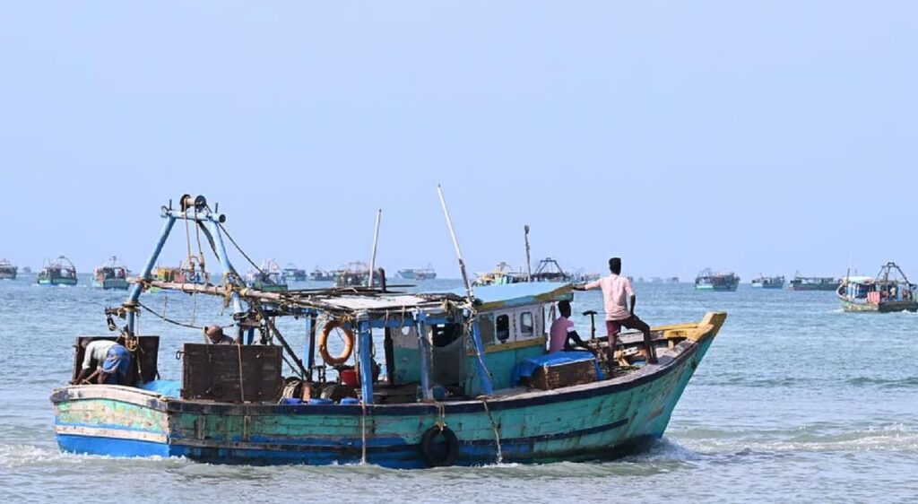 মাঝসমুদ্রে বাংলাদেশি জাহাজের ধাক্কায় ডুবল ভারতীয় ট্রলার, নিখোঁজ ৫ মৎস্যজীবী