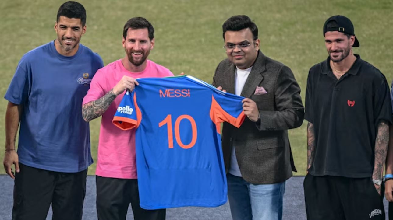 দিল্লিতে আর্জেন্তিনীয় মহাতারকাকে T20 বিশ্বকাপের আমন্ত্রণ, টিম ইন্ডিয়ার জার্সি উপহার পেলেন মেসি