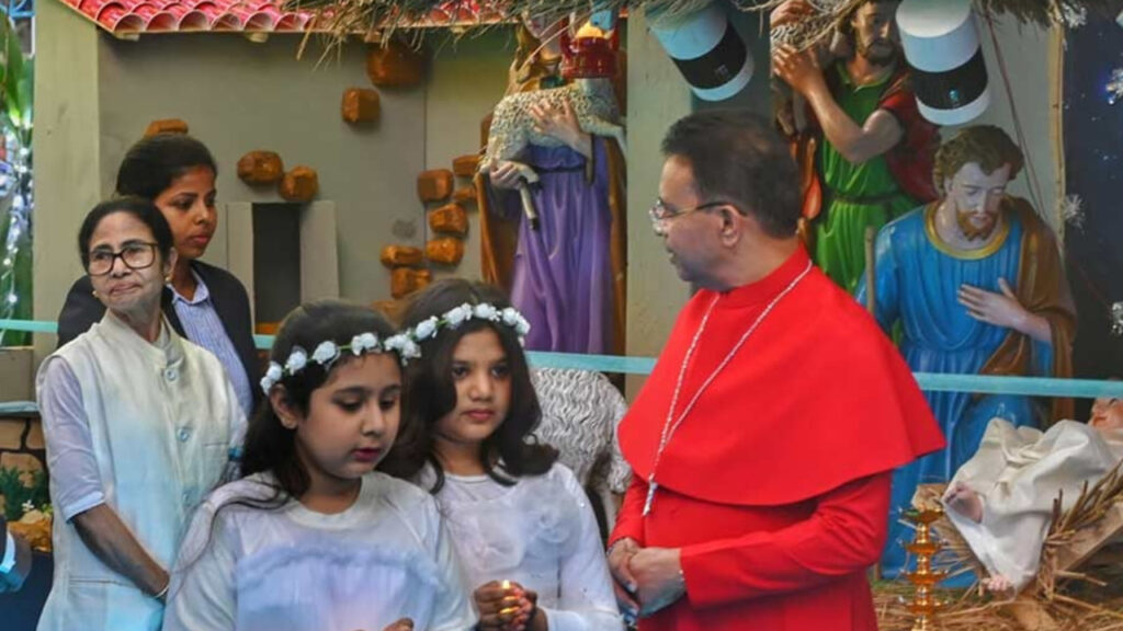 ‘মানবিকতাই সবার উপরে’, পার্ক স্ট্রিটে ক্রিসমাস ফেস্টিভ্যাল উদ্বোধনে সম্প্রীতির বার্তা মুখ্যমন্ত্রীর