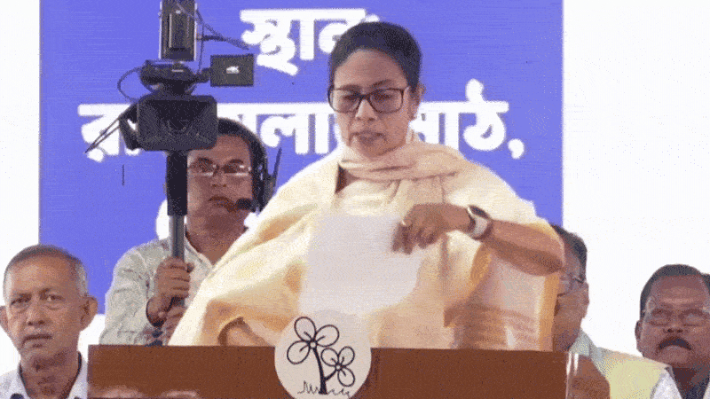 ১০০ দিনের কাজের টাকা দিতে নতুন শর্ত চাপিয়েছে কেন্দ্র, কাগজ ছিঁড়ে প্রতিবাদ মমতার