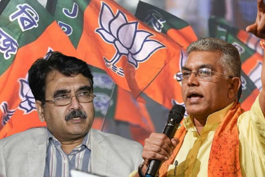 দিলীপের প্রশংসায় অভিজিৎ, অস্বস্তিতে বঙ্গ বিজেপি