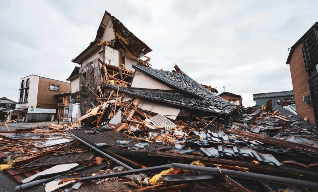 তীব্র ভূমিকম্পে তছনছ জাপান! জারি সুনামি সতর্কতা
