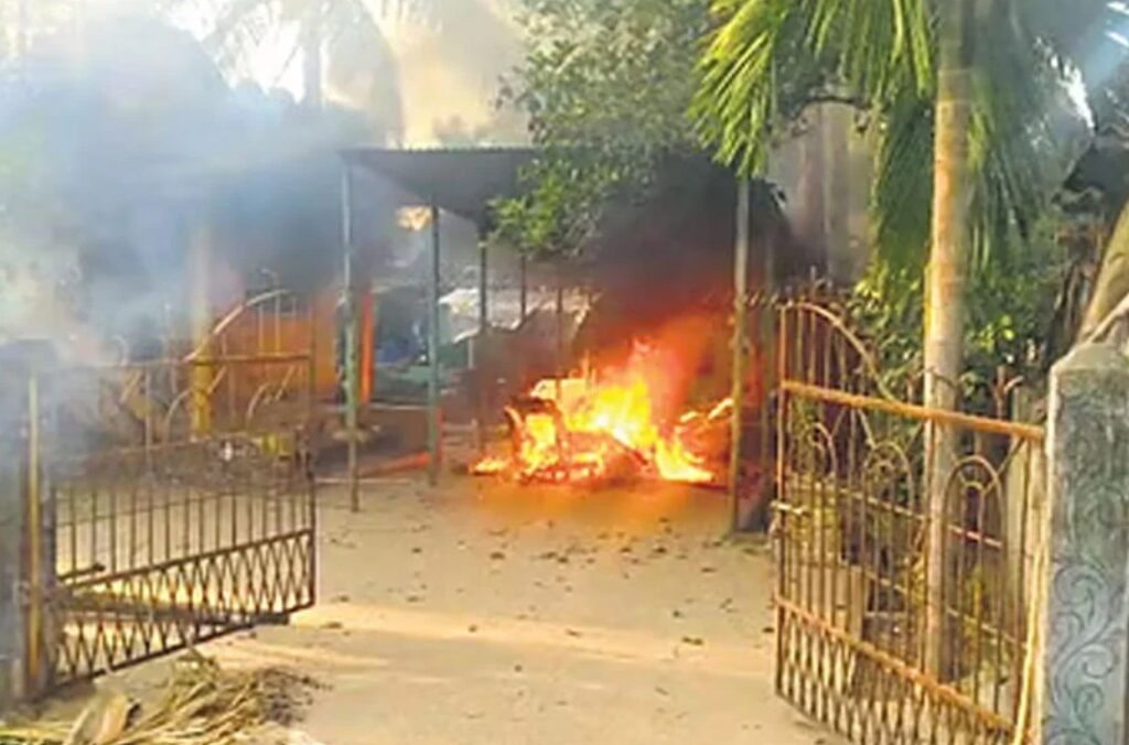 ওড়িশায় জ্বলছে বাঙালি গ্রাম, বন্ধ ইন্টারনেট, একের পর এক বাড়ি পুড়েছে! পুলিশের ভূমিকায় প্রশ্ন