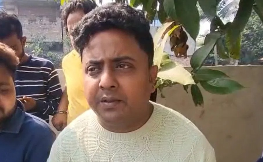 কমিশনের খাতায় মৃত, শ্মশানে গিয়ে প্রতিবাদে কাউন্সিলরের