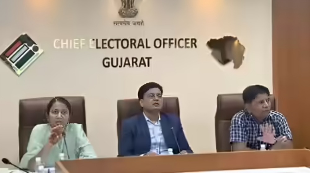 SIR: মোদীর রাজ্যেই আকাশছোঁয়া ‘ভূতুড়ে’ ভোটার! কমিশনের রিপোর্টে চাপে বিজেপি