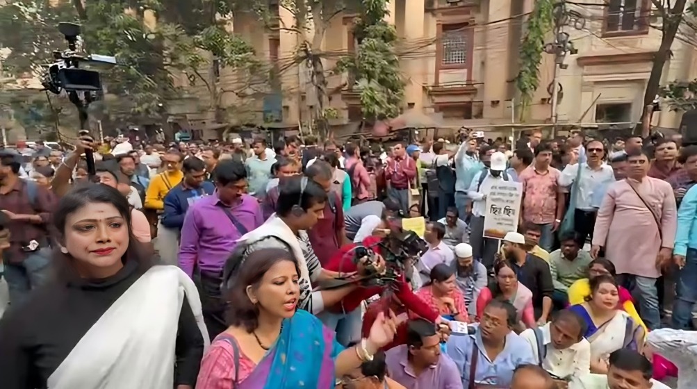 মৃত BLO-দের পরিবারদের আর্থিক সাহায্য, SIR-র সময়সীমা বাড়ানোর দাবিতে বিক্ষোভ CEO দপ্তরে