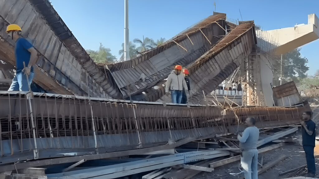 মোদীরাজ্যে আবারও ব্রিজ বিপর্যয়! নির্মাণের সময়েই গুজরাতে ভেঙে পড়ল সেতু