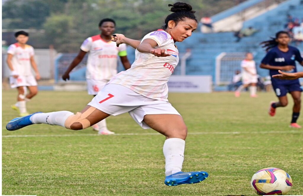 অপ্রতিরোধ্য! নীতা ফুটবল অ্যাকাডেমিকে ৫ গোলে উড়িয়ে জয়ে অবিচল ইস্টবেঙ্গলের মহিলা দল