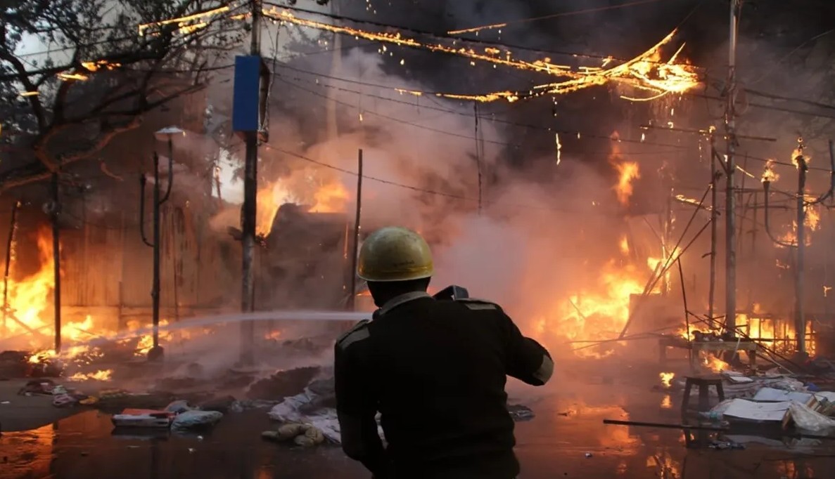 শহরে ফের অগ্নিকাণ্ড! নিউটাউনের পর এবার আগুনের গ্রাসে ওয়েলিংটনের ভুটিয়া মার্কেট