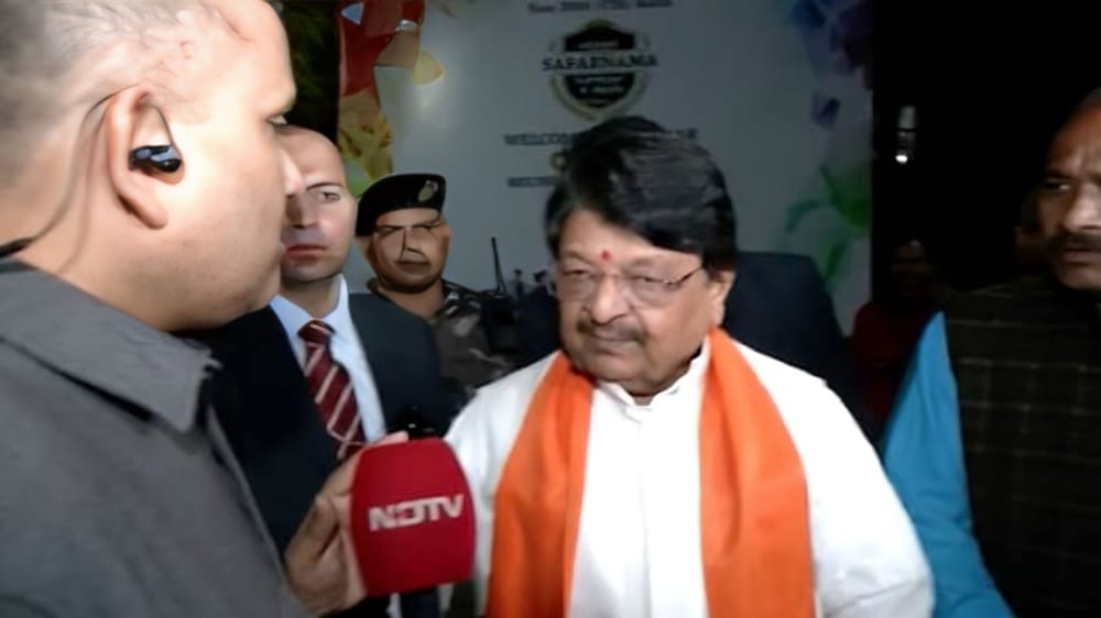 মধ্যপ্রদেশে পানীয় জল পান করে মৃত্যু মিছিল, সাংবাদিকের প্রশ্নে মেজাজ হারালেন বিজয়বর্গী