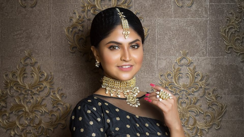 ব্যক্তিগত জীবনের চরম টানাপোড়েন,আত্মহত্যার চেষ্টা সঙ্গীতশিল্পী- ইনফ্লুয়েন্সার দেবলীনা নন্দী-র