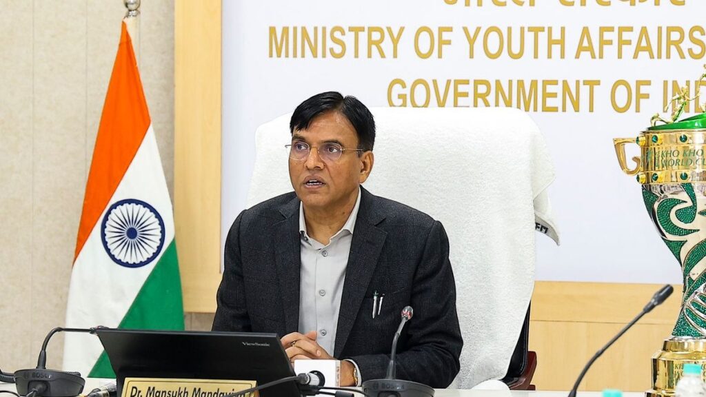 লজ্জার মুহূর্ত ভারতীয় ফুটবলে, ইস্টবেঙ্গল–মোহনবাগানের নাম উচ্চারণ করতে গিয়ে হিমসিম খেলেন দেশের ক্রীড়ামন্ত্রী