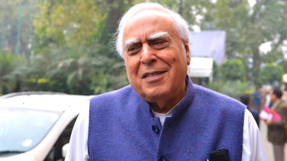 ইডি কি ভগবান? যেখানে ইচ্ছে চলে যাবে?” আইপ্যাকে অভিযান নিয়ে মোদী সরকারকে তোপ সিব্বলের