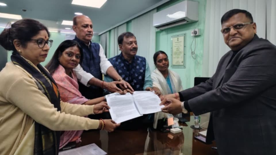 পরিযায়ী শ্রমিকদের ভোটাধিকার রক্ষায় CEO-র দ্বারস্থ তৃণমূল, উঠল SIR প্রক্রিয়া বদলের দাবি