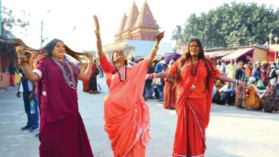 গঙ্গাসাগরে ব্যতিক্রমী ছবি, প্রথমবার মেলায় আখড়া পেলেন কিন্নর সাধুরা